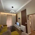 Cozy Bllok Lejlighed Tirana